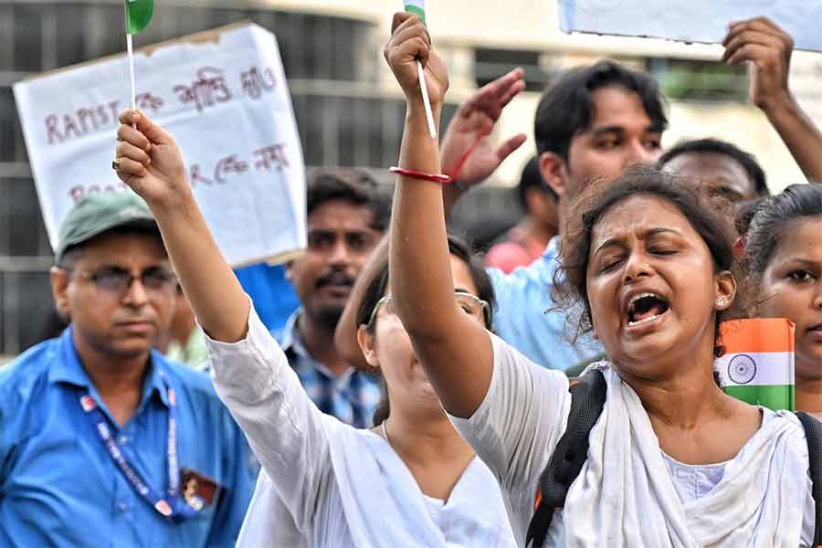 আরজিকর প্রতিবাদে রেল ড্রাইভার ও গার্ডদের মিছিল রামপুরহাট শহরে।