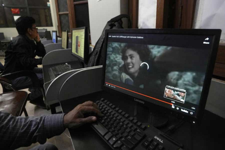 All needs to know about Pakistan Internet controversy 