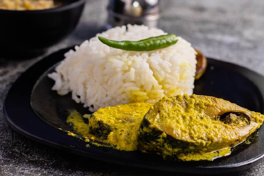 How to make Ilish Macher Lotpoti at home to enjoy this monsoon