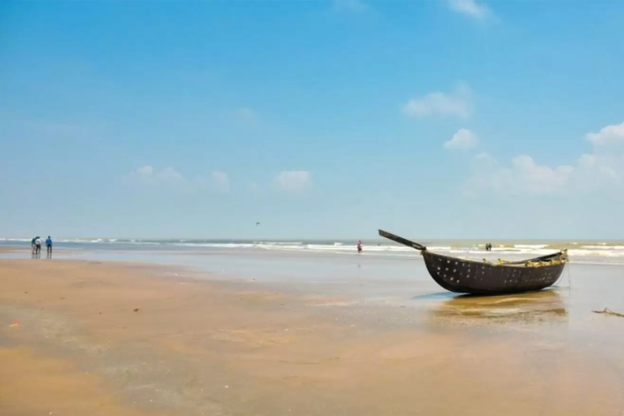 বর্ষার উত্তাল সমুদ্রের অপরূপ দৃশ্য দেখতে ঘুরে আসতেই পারেন বগুড়ান জলপাই থেকে।