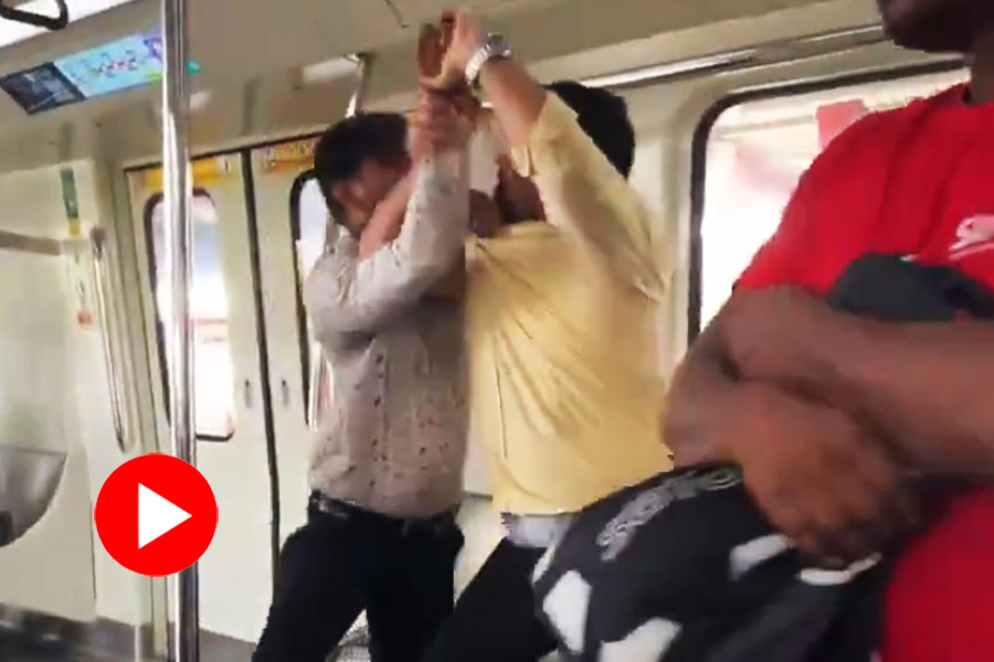 Video of two person brawling over empty seat in Delhi metro