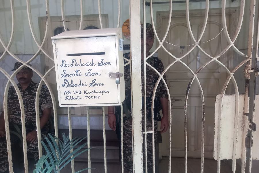 কেষ্টপুরে দেবাশিস সোমের বাড়িতে সিবিআই।
