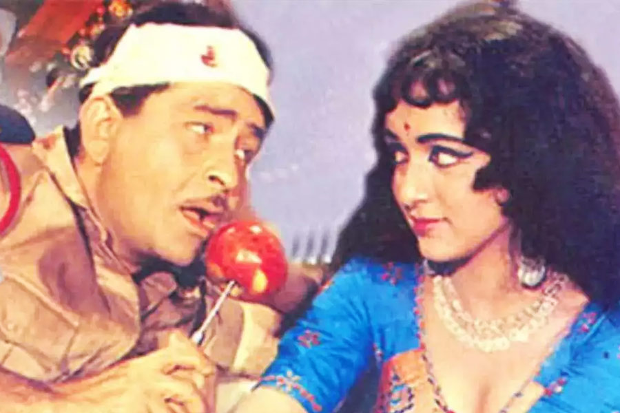 Bollywood actresses who romanced with real father-son duos on screen