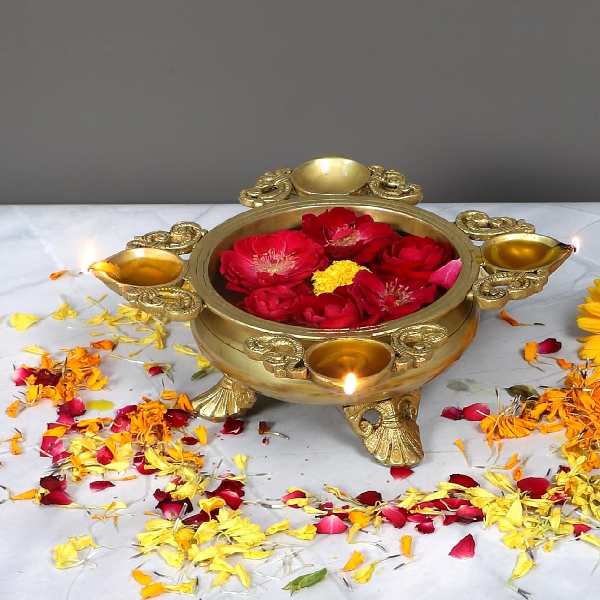 জন্মাষ্টমীতে এভাবে সাজিয়ে তুলতে পারেন ঘর।