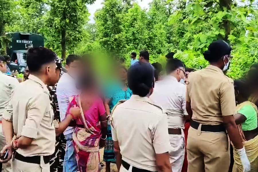 A woman body was recovered from the forest of Bishnupur