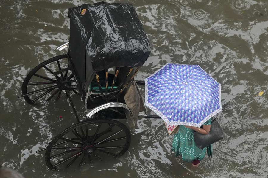 সোমবারেও ভারী বৃষ্টির সম্ভাবনা দক্ষিণবঙ্গের বেশ কিছু জেলায়।