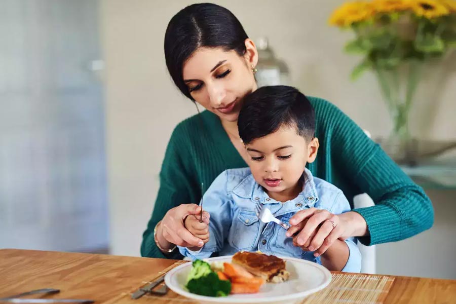 How to teach your kid good table manners