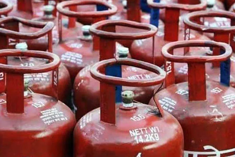 Delay in supply of cooking gas due to labor agitation at Kalyani plant