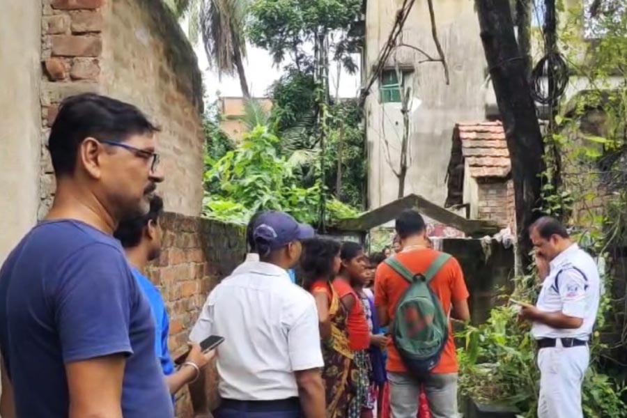 ঘটনাস্থলে পুলিশ।