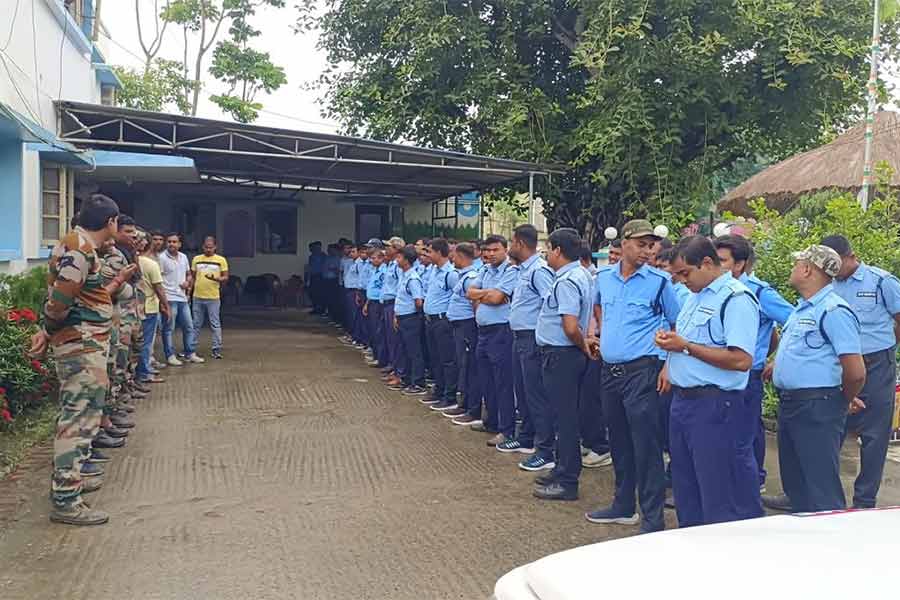 সিভিক ভলান্দেটিয়ারদের নিয়ে বৈঠক ক্যানিং থানায়।