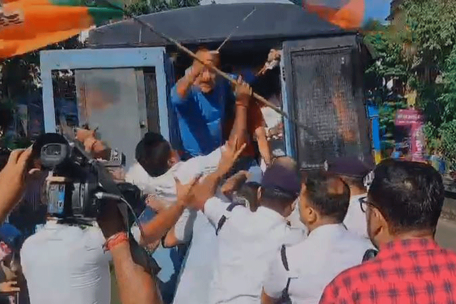 বন্‌ধ সমর্থনকারীদের ধরপাকড়।