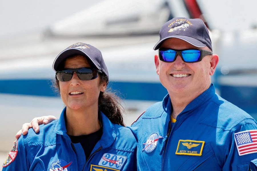 What are the problems NASA is facing to get back their astronomers from International Space Station