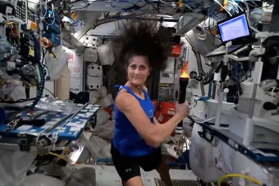 What are the problems NASA is facing to get back their astronomers from International Space Station