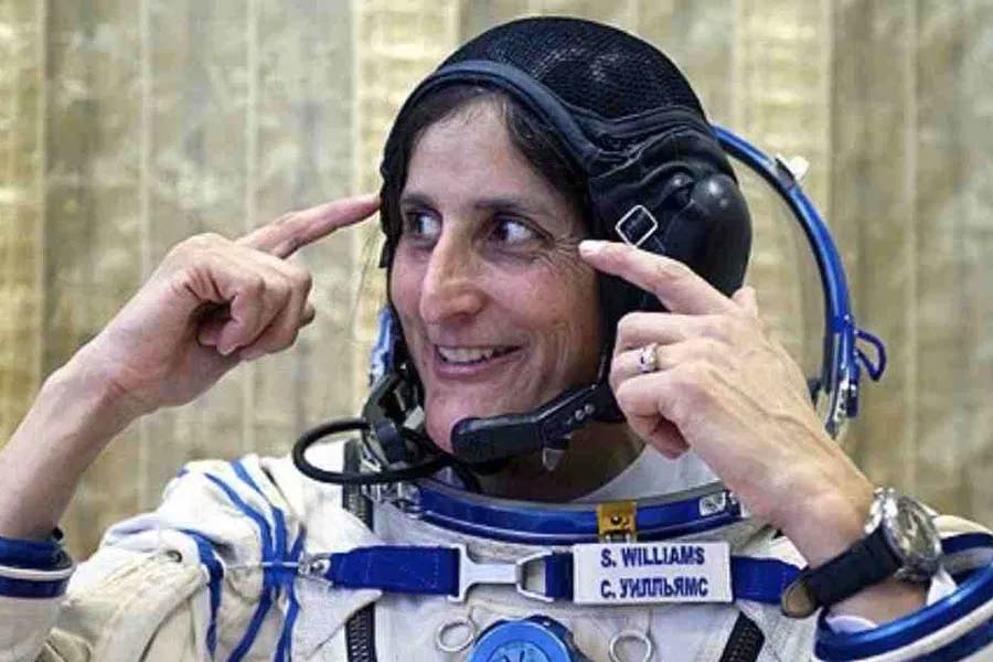 What are the problems NASA is facing to get back their astronomers from International Space Station