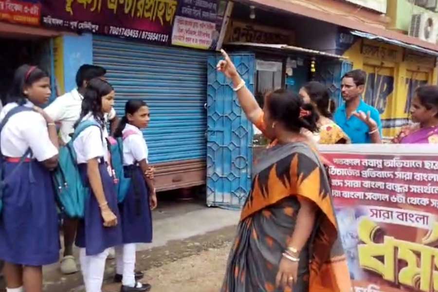 Pictures of BJP Bangla Bandh impact in West Bengal 