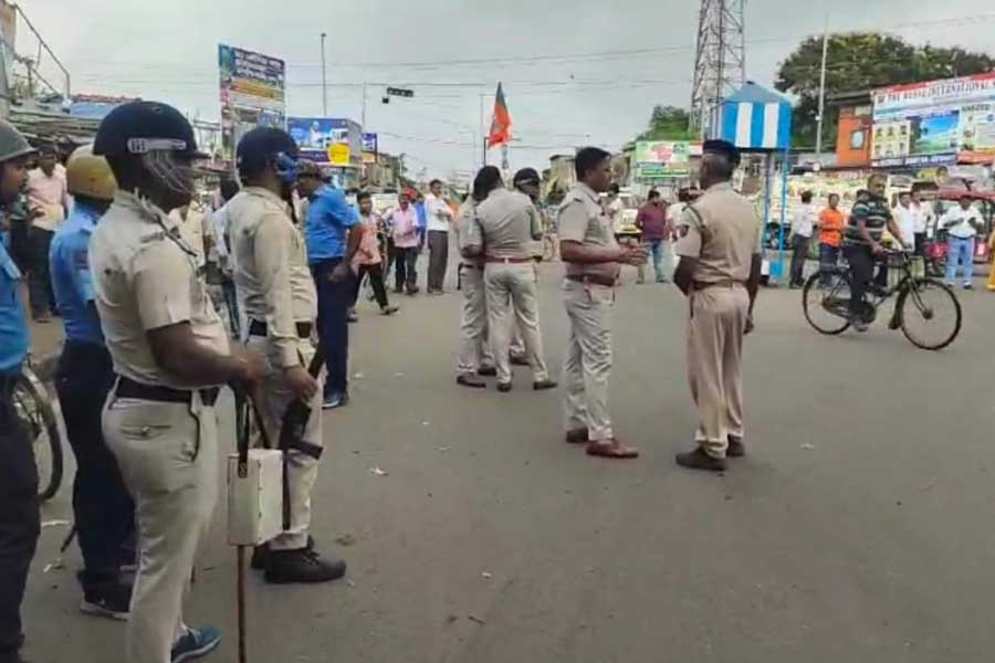 Pictures of BJP Bangla Bandh impact in West Bengal 