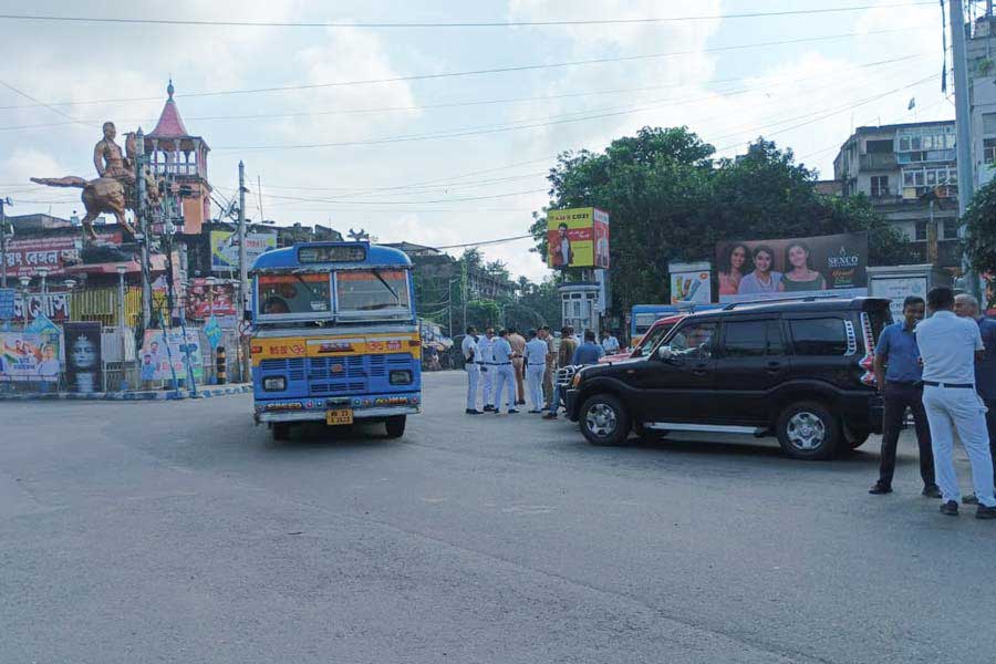 Pictures of BJP Bangla Bandh impact in West Bengal 