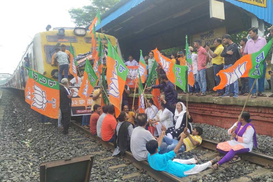 Pictures of BJP Bangla Bandh impact in West Bengal 