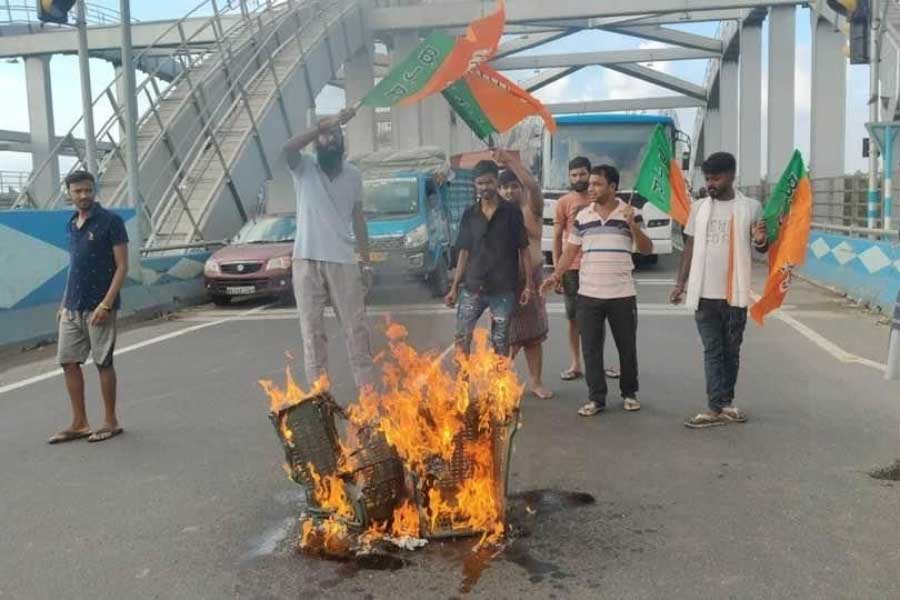 Pictures of BJP Bangla Bandh impact in West Bengal 