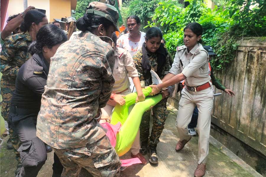 Pictures of BJP Bangla Bandh impact in West Bengal 