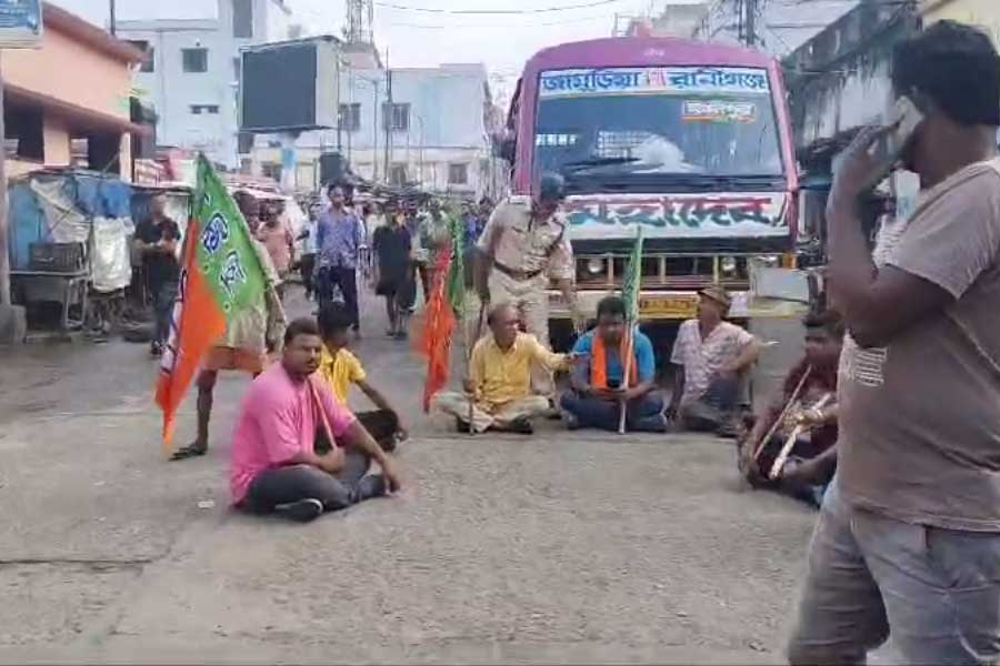 Pictures of BJP Bangla Bandh impact in West Bengal 
