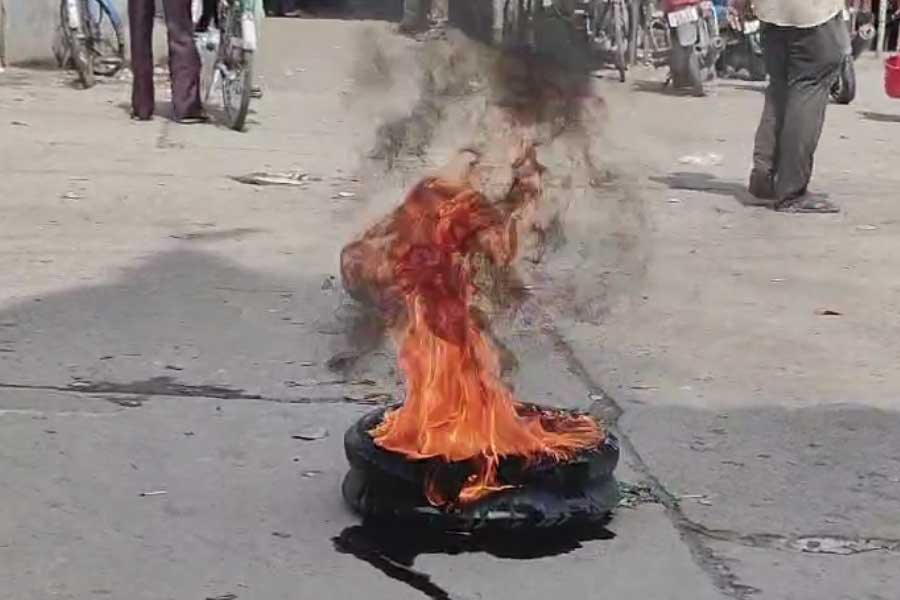 Pictures of BJP Bangla Bandh impact in West Bengal 