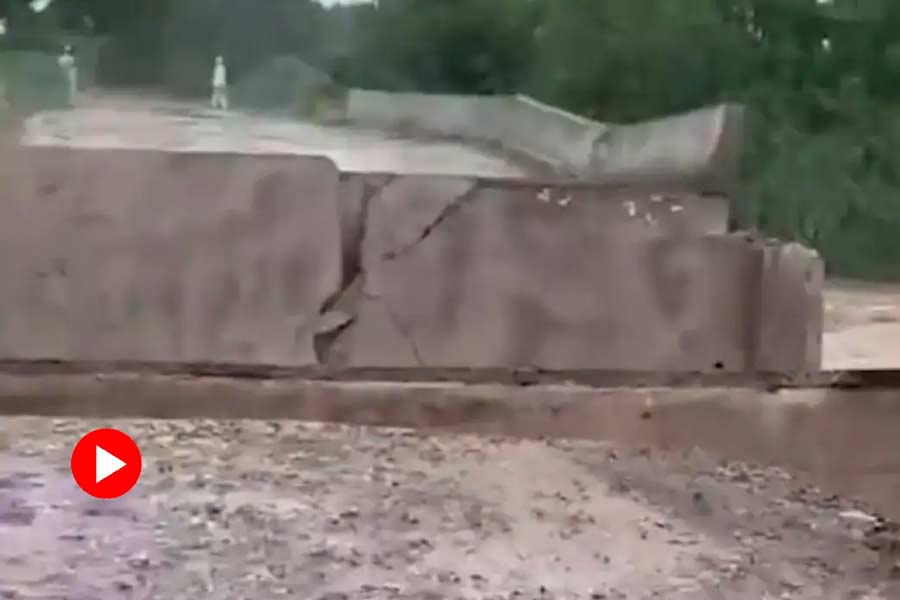 Bridge collapsed in Gujrat due to heavy rain