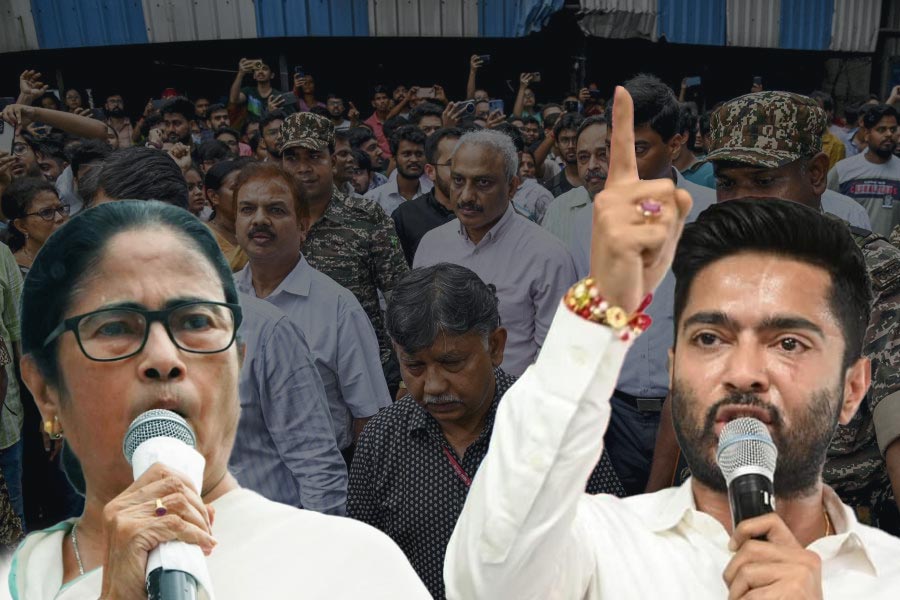 CM Mamata Banerjee and TMC Leader Abhishek Banerjee attack CBI simultaneously