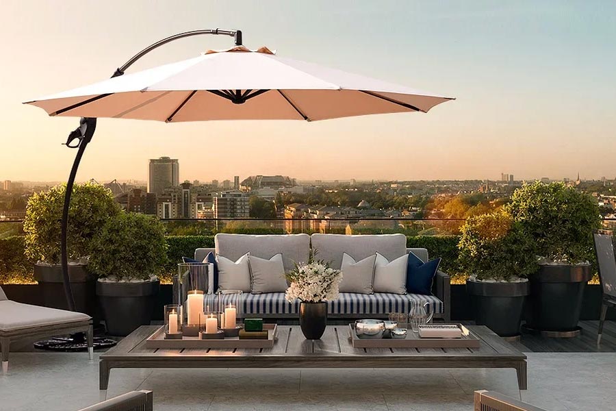 ছাদ সাজাতে রকমারি ছাতাও ব্যবহার করতে পারেন।