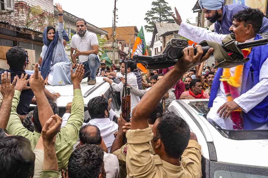 অনন্তনাগের বিজবহেরায় মনোনয়ন দিতে যাচ্ছেন পিডিপি সভানেত্রী মেহবুবা মুফতির মেয়ে ইলতিজ়া।