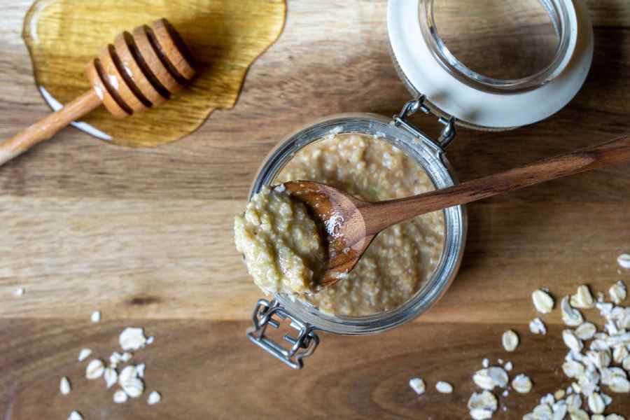 How to make glowing face mask with leftover oats