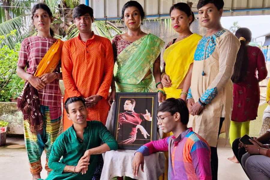 Transgender artists are going to pay tribute to Rituparno Ghosh