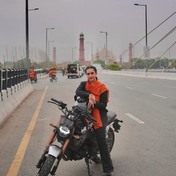 Pakistani girl ride solo across country in her motorcycle 