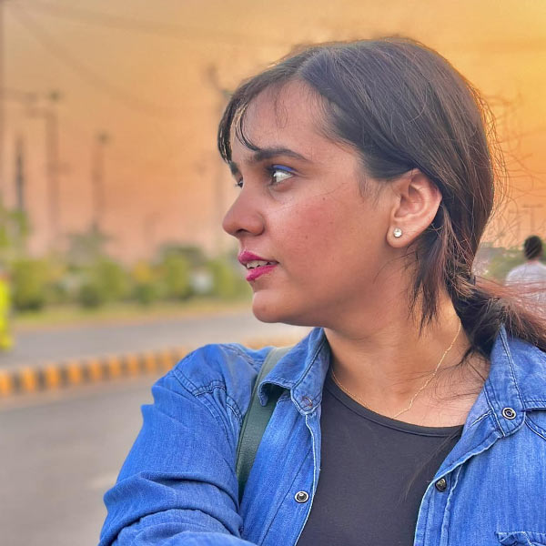 Pakistani girl ride solo across country in her motorcycle 