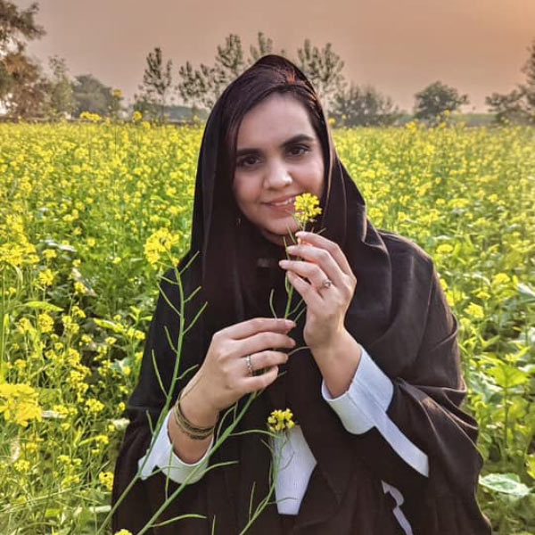 Pakistani girl ride solo across country in her motorcycle 
