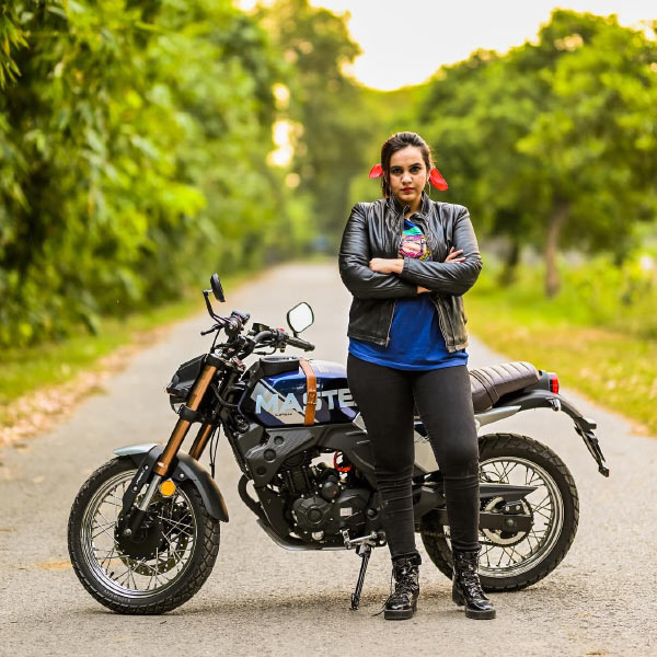 Pakistani girl ride solo across country in her motorcycle 