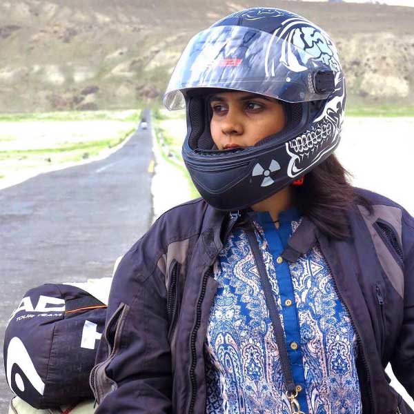 Pakistani girl ride solo across country in her motorcycle 