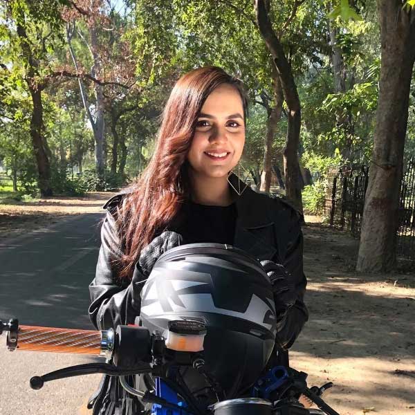 Pakistani girl ride solo across country in her motorcycle 