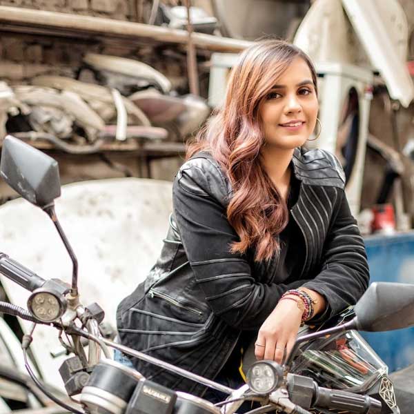 Pakistani girl ride solo across country in her motorcycle 