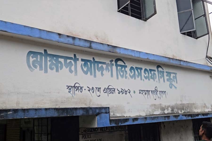 বসিরহাটের সেই স্কুল, যেখানে গত এক মাস ধরে জমে রয়েছে জল।