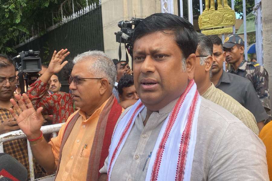 বৃহস্পতিবার রাজভবনে সুকান্ত মজুমদার এবং দিলীপ ঘোষ।