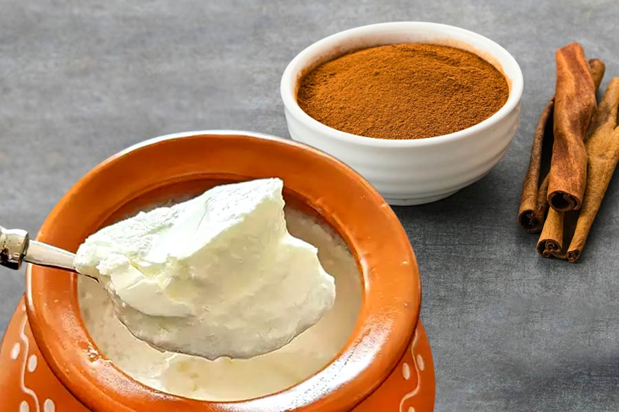 a pinch of cinnamon powder to curd