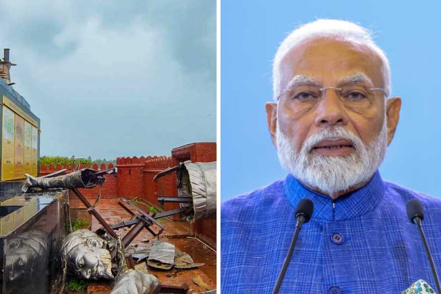 PM Narendra Modi apology on statue collapse