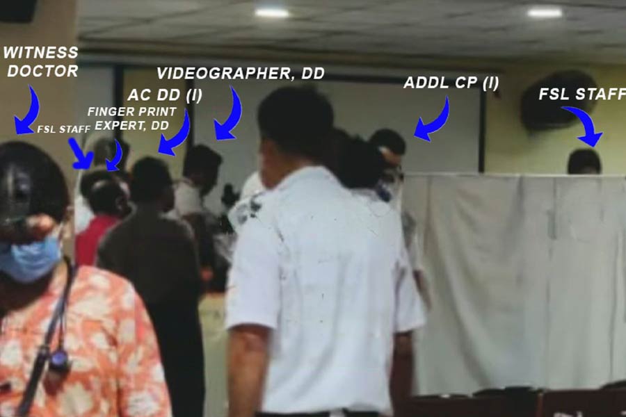 সেমিনার হলের ঘিরে রাখা অংশের ছবি।