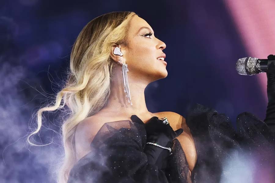 From Shah Rukh Khan to Mika Singh, nine celebrities who own private islands 