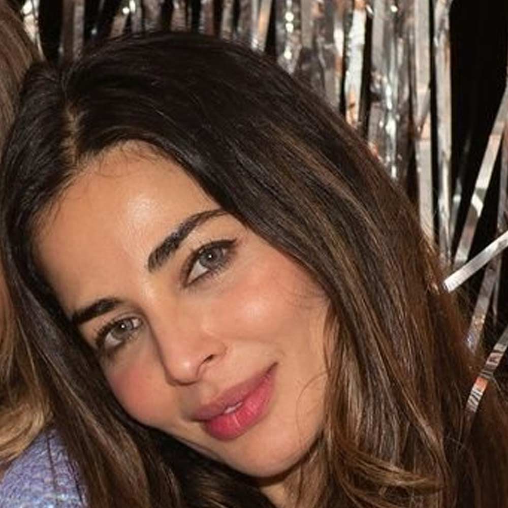 আমেরিকার ক্যালিফর্নিয়ায় দু’জায়গায় দু’টি রেস্তরাঁ রয়েছে আয়েশার।