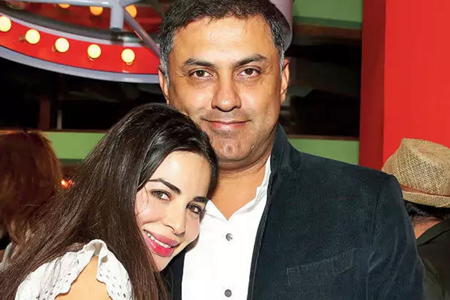 ২০১৪ সালে ইটালিতে বিয়ে করেন নিকেশ এবং আয়েশা। তাঁদের বিয়ের অনুষ্ঠানে অ্যাশটন কুচার এবং মিলা কুনিসের মতো হলি তারকারা নিমন্ত্রিত ছিলেন।