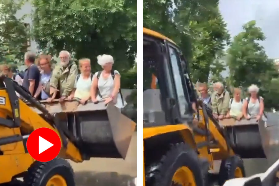 Video of foreigners travelling by bulldozer in Gujarat