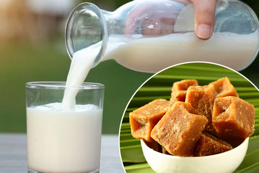 Five benefits of drinking milk with jaggery before sleep