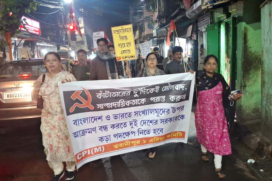 বাংলাদেশের ঘটনার প্রেক্ষিতে পথে সিপিএম। ভবানীপুরে।